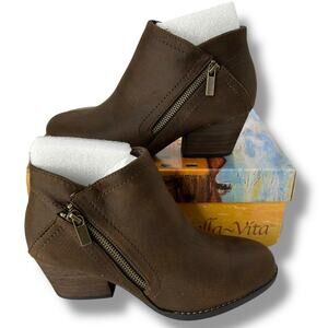NEW Bella Vita Brown Booties Size 7.5 Faux Leather Short Ankle Boot Zip Moto